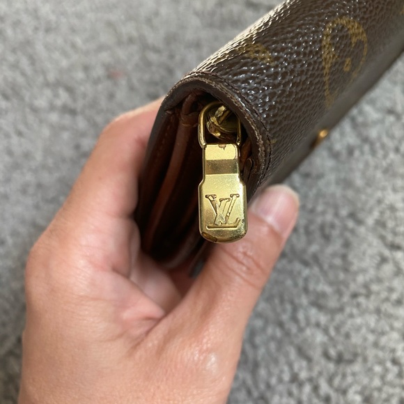 LV Wallet - Picture 10 of 16